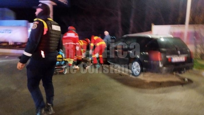 A pierdut controlul volanului și a intrat într-o clădire cu mașina