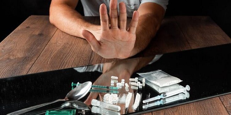 Ministerul Sănătăţii lucrează la înfiinţarea de centre speciale pentru victimele consumului de droguri