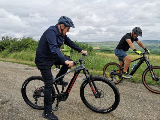  Mircea Geoană, cu bicicleta pe Via Transilvanica