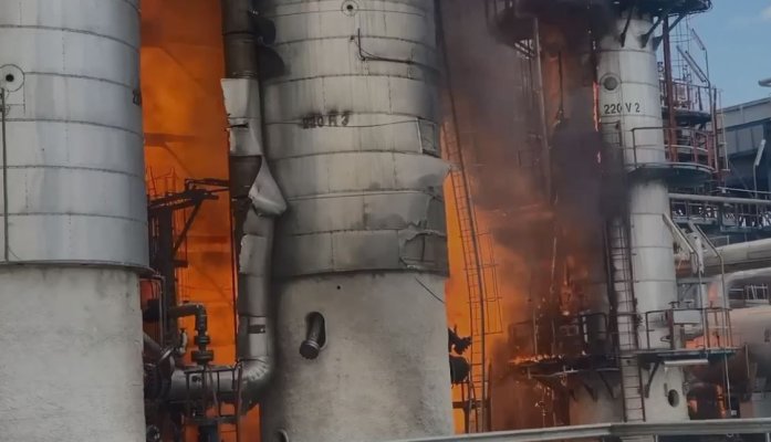 Prima misiune a autospecialei transport roboți, la stingerea incendiului de la Petromidia