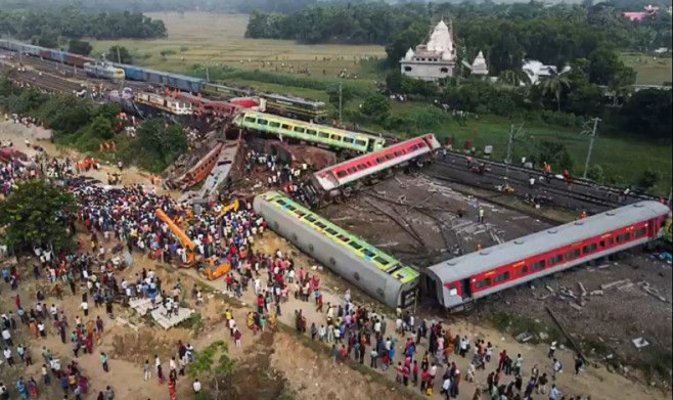 Operațiunile de salvare s-au încheiat în India, după tragedia feroviară
