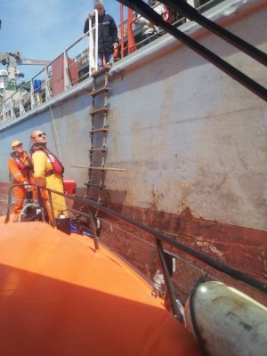Intervenție ARSVOM. Doi marinari transportați de urgență în Portul Constanța