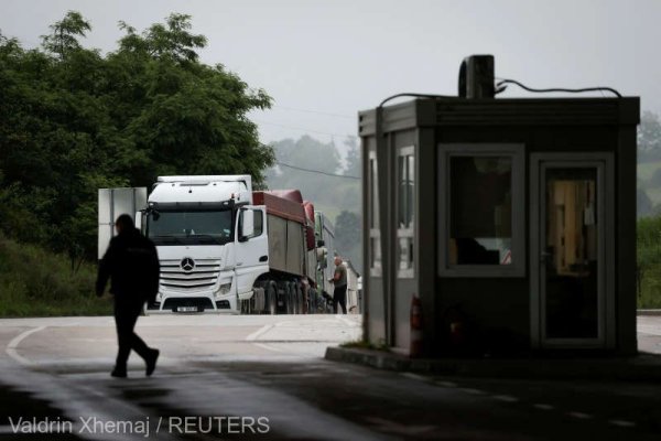 Kosovo şi-a închis frontiera pentru vehiculele înmatriculate în Serbia