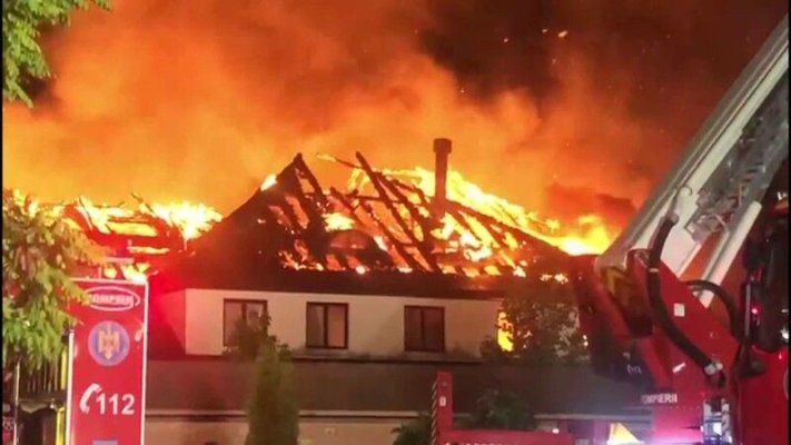 Incendiu uriaş la Mănăstirea Turnu din Prahova