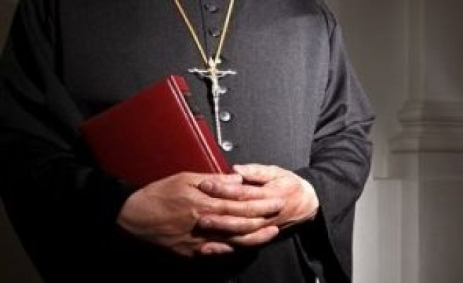  Greva profesorilor măreşte salariile preoţilor