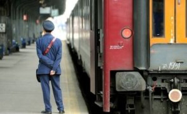 CFR ar putea introduce autobuze pe rutele feroviare închise temporar