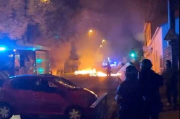 Violenţe în suburbiile pariziene după moartea unui tânăr ucis de un poliţist