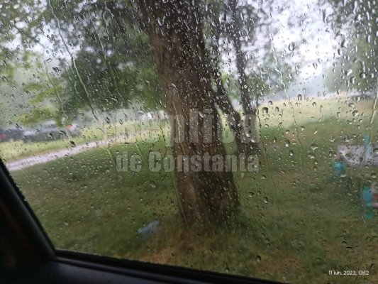 Ploi și vânt puternic în toată țara. O informare meteo de vreme rea a intrat în vigoare 