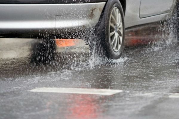 Atenţie, şoferi! Ploaie torenţială, pe autostrada A2