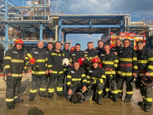 Ei sunt eroii care s-au luptat cu flăcările, la Petromidia!