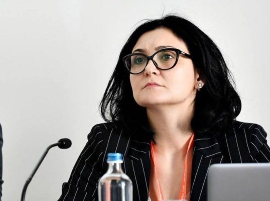 Fiica Sirmei Caraman se plimbă cu serviciul prin instituțiile statului ca pe bulevard  