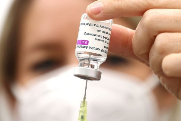 AstraZeneca, dată în judecată de o femeie din Germania: Acuză o vătămare postvaccinală
