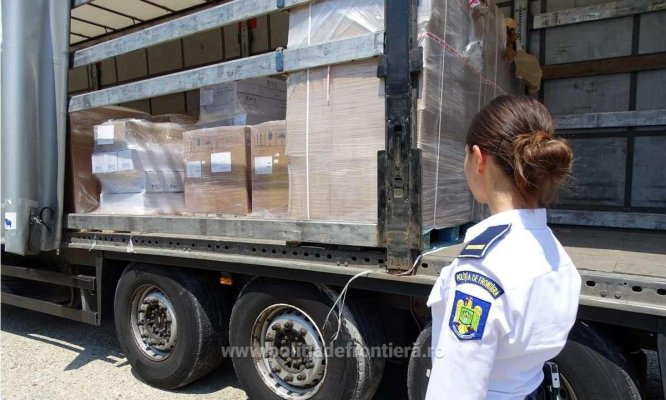 Zeci de mii de perechi de încălțăminte contrafăcute, în valoare de 5 milioane euro, depistate în Portul Constanța