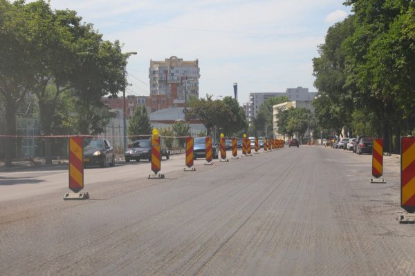 Începe asfaltarea pe bulevardul 1 Mai!  