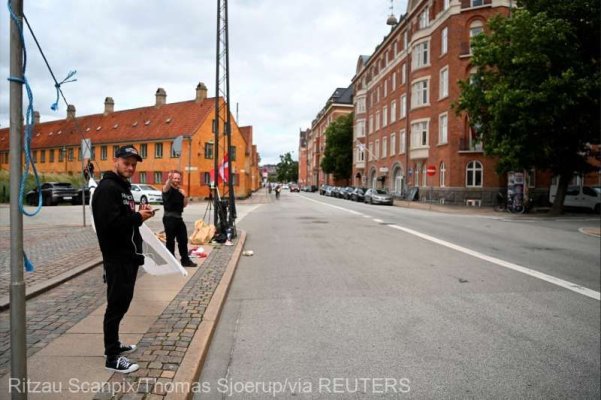 Danemarca: Un grup de protestatari a ars un exemplar al Coranului în faţa ambasadei Irakului la Copenhaga