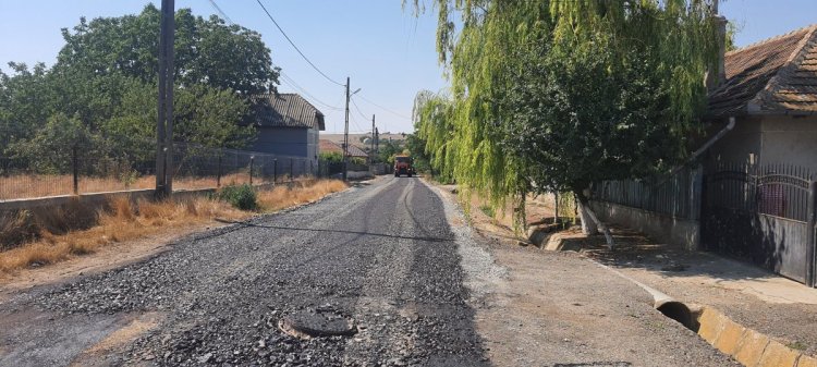 A început asfaltarea în comuna Săcele