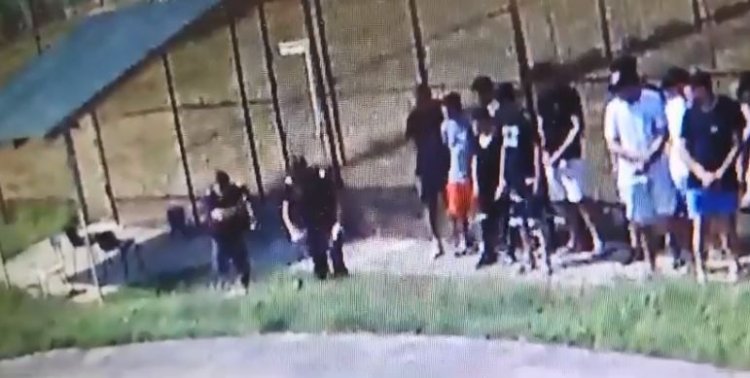 Șocant! Minori dintr-un centru educativ, bătuți cu sălbăticie de gardieni. Video
