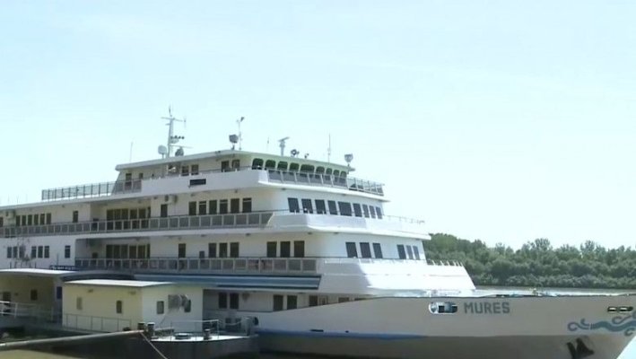 Cum arată vaporul de lux construit pentru Elena și Nicolae Ceauşescu. Vasul se află în portul Brăila și poate fi închiriat