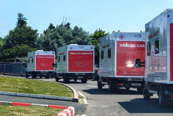 Cabinetele pe roți ale Crucii Roșii care străbat sute de kilometri să facă România bine