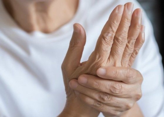 Suferi de articulații dureroase? Tot ce trebuie să știi despre acidul uric și cum afectează corpul