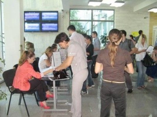 Ucrainenii se îngrămădesc la AJOFM, dar nu pentru un loc de muncă!
