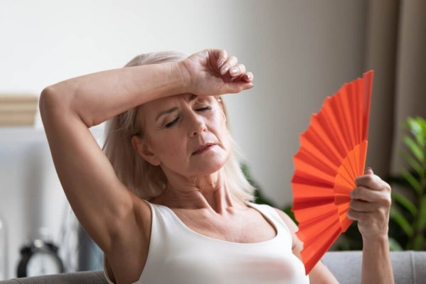 Gestionarea bufeurilor de la menopauză pe timpul verii