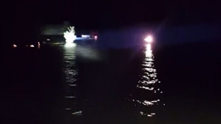 O femeie însărcinată şi un bărbat, salvaţi după ce barca în care se aflau plutea în derivă pe Dunăre 