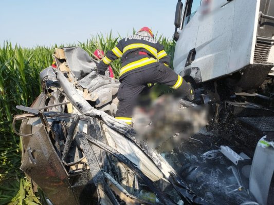 Accident între un autocamion și o mașină în Castelu