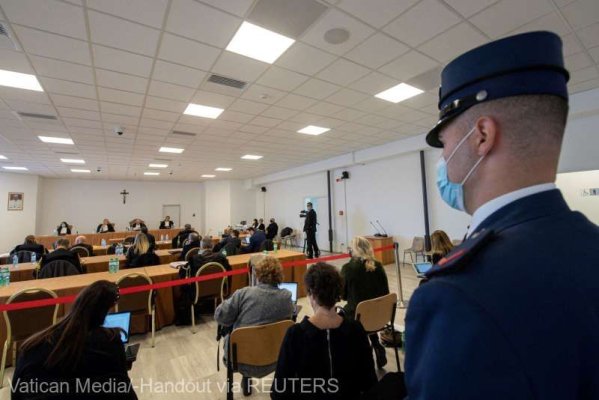 Vatican: Procurorul de caz a solicitat o pedeapsă de 7 ani de închisoare pentru cardinalul Becciu