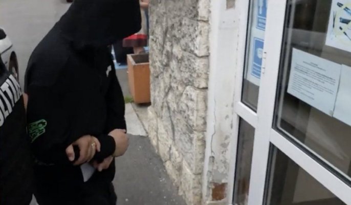 Mama bebelușului omorât în bătaie la Brașov, arestată 