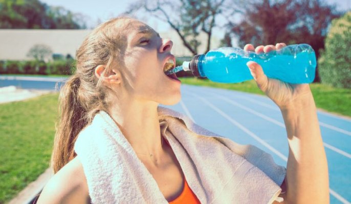 Sunt sănătoase băuturile pentru sportivi? Ce spun specialiștii despre consumul lor