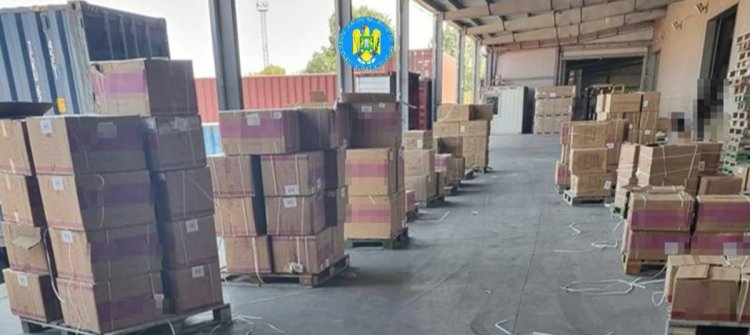 Zeci de mii de parfumuri fake, de peste 12 mil. de lei, descoperite  în Portul Constanța. Video