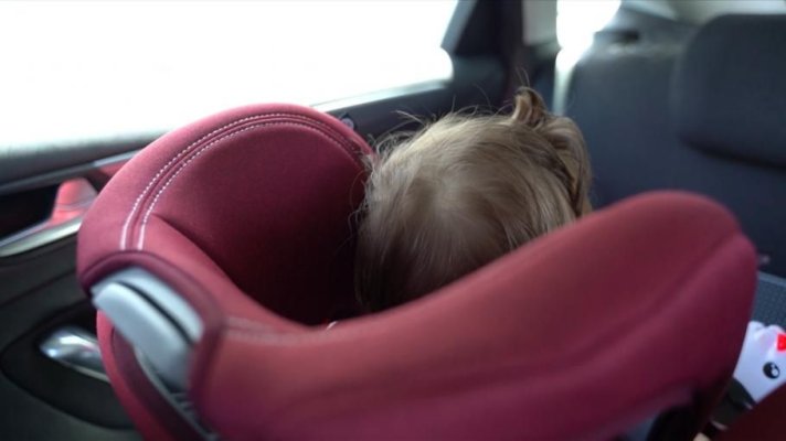 Un copil de trei ani a murit în mașina mamei, lăsată în soare. A uitat să îl lase la grădiniță
