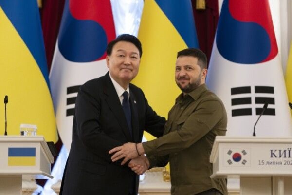 Ucraina: Preşedintele sud-coreean promite o ''creştere amplă'' a ajutorului umanitar şi militar neletal