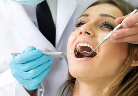 Cum poate fi prevenită apariţia parodontozei. Bacteriile care atacă gingiile