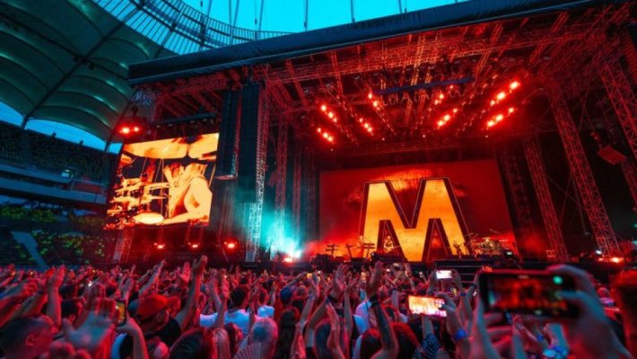 Show de clasă Depeche Mode: Martin Gore a cântat în ploaie, Dave Gahan şi-a păstrat mişcările de scenă