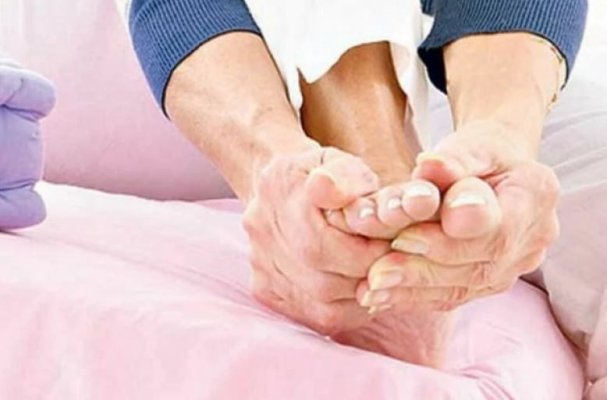Afecțiunea puțin cunoscută care îți afectează picioarele și care este un simptom al „ucigașului tăcut“