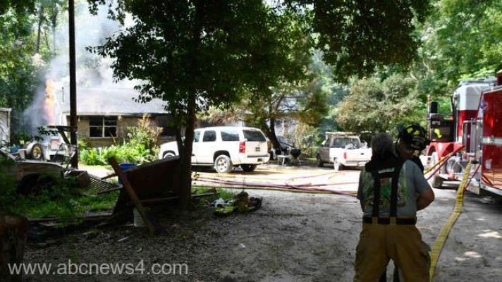  SUA: Un suspect inculpat după descoperirea a şase corpuri într-o casă în flăcări