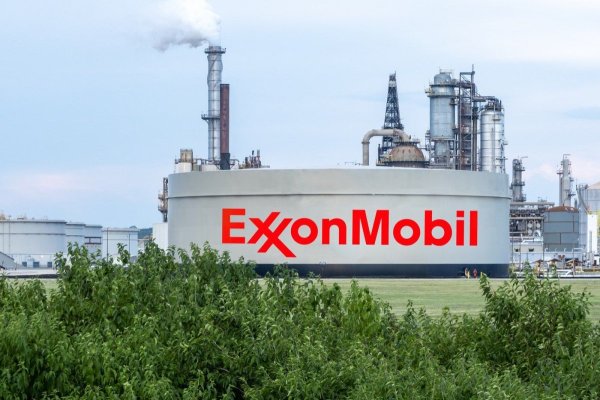 Gigantul american Exxon Mobil anunță o scădere a profitului de 56% în al doilea trimestru din an