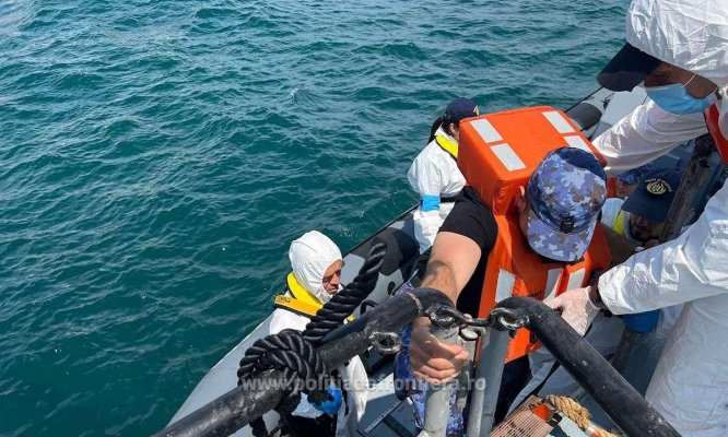Întâlnire de lucru, în cadrul exerciţiului de căutare şi salvare la Marea Neagră