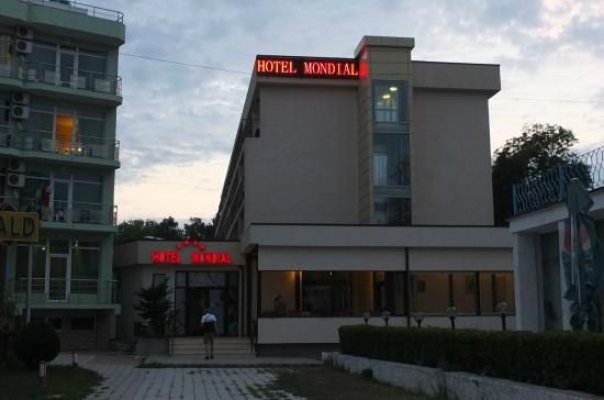 Țeapă! A plătit 2600 de lei la un hotel de 4 stele în Eforie Nord și a avut condiții de... cămin de nefamiliști!