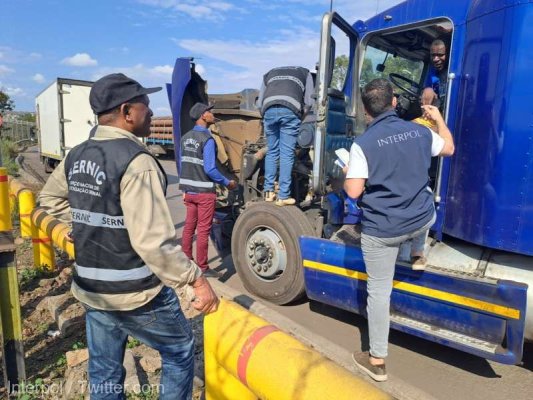 Interpol anunţă peste o mie de arestări pentru trafic de persoane în numai două luni