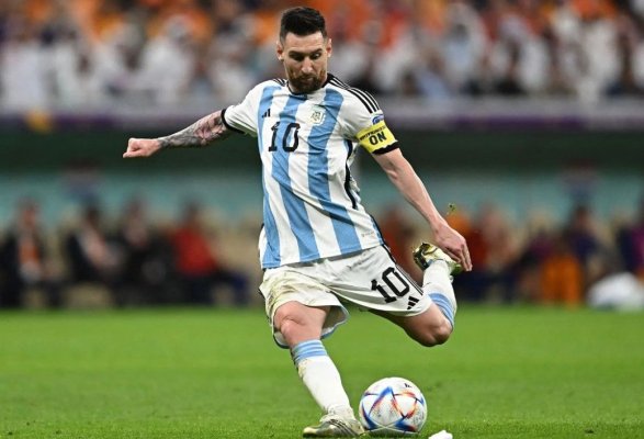 Lionel Messi, scuipat pe teren - Reacția argentinianului și explicațiile adversarului 