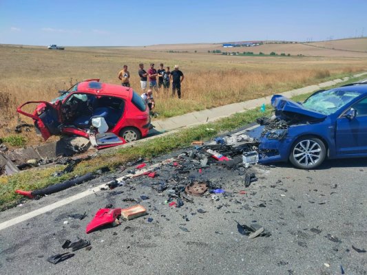 Două mașini s-au făcut praf, pe DN22! A intervenit și elicopterul SMURD