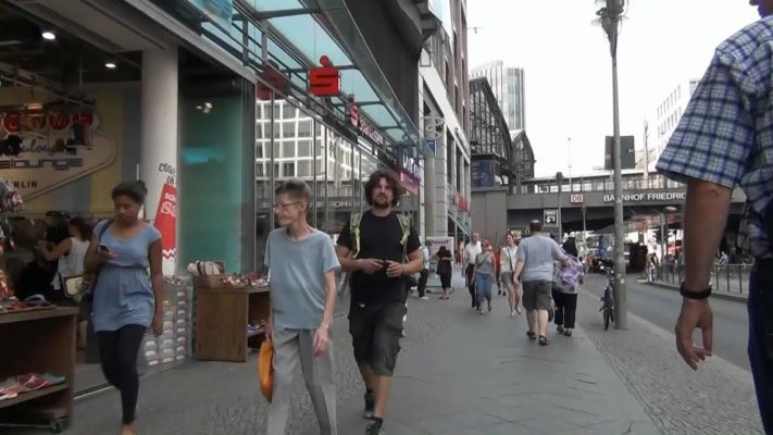 Un sondaj arată că germanii din est au păreri diferite de cei din vest despre relaţiile cu Rusia