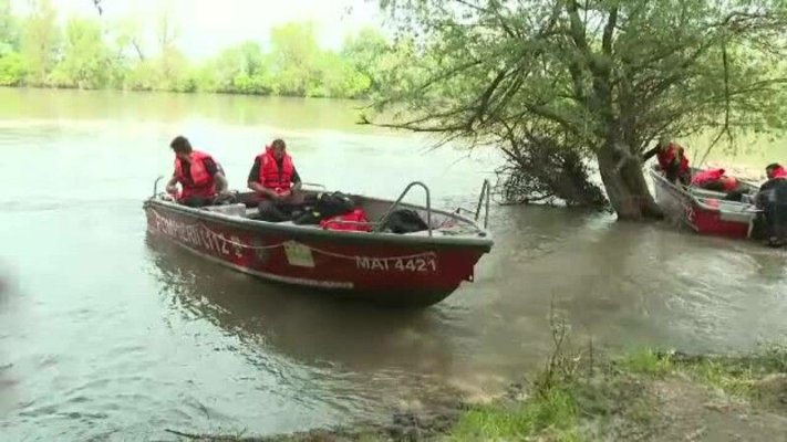 Doi copii, căutați în apele Oltului. Unul a sărit și a fost luat de curenți, celălalt s-a aruncat să-l ajute