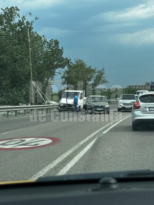 Accident rutier pe pod la Ovidiu
