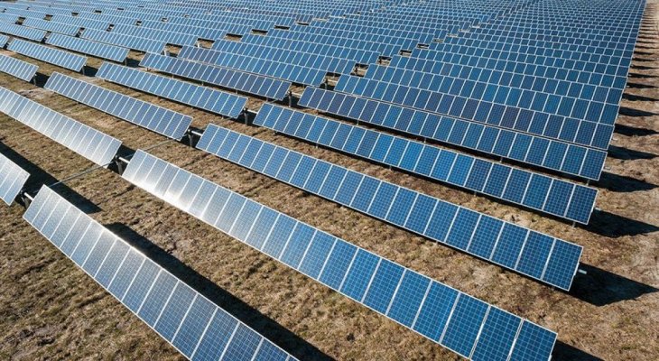 După PPC, și grecii de la HELLENiQ Energy intră pe piața de energie regenerabilă din România