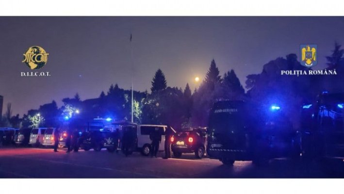 Percheziții la Ploiești. Interlopii, luați din pat de polițiști. Video