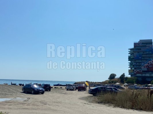 Plaja din zona Pescărie, transformată într-o mare parcare de turiști. Video